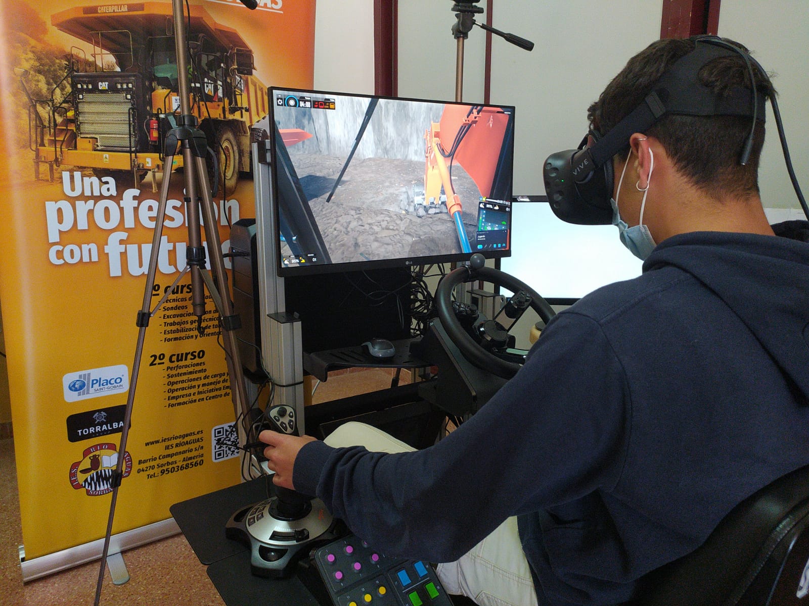 Simulador de maquinaria de minería para entrenar con realidad virtual